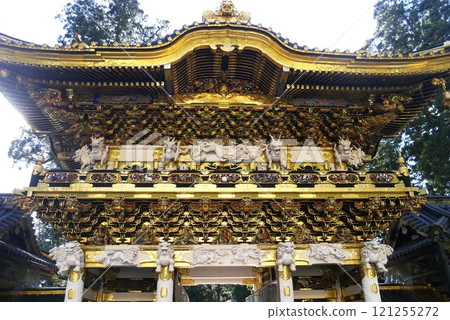 日光東照宮金碧輝煌、色彩絢麗,中禪寺矗立在中禪寺湖畔 日光東照宮金碧輝煌、色彩絢麗,中禪寺矗立在中禪寺湖畔 121255272