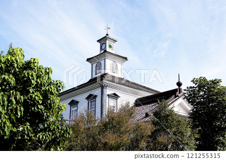 秋日的天空和位於知戶博物館的舊西田川縣政府鐘樓 121255315