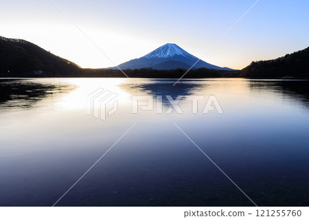 Early winter lake sunrise scenery Early winter lake sunrise scenery 121255760