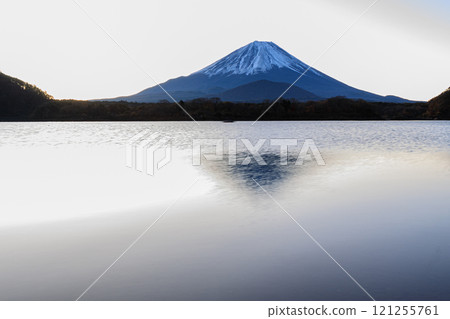 Early winter lake sunrise scenery Early winter lake sunrise scenery 121255761