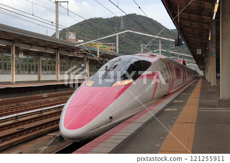 Hello Kitty Shinkansen stopped at Mihara Station (Hiroshima) 121255911