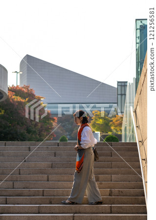 A middle-aged woman's lifestyle 121256581