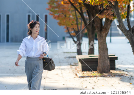 A middle-aged woman's lifestyle 121256844