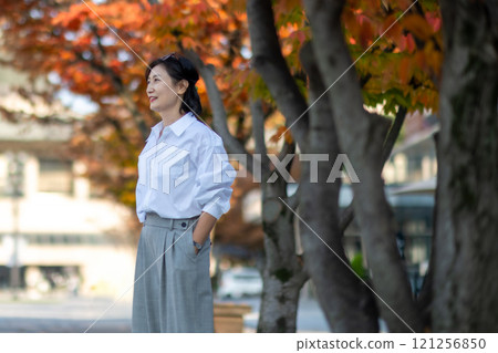 A middle-aged woman's lifestyle 121256850