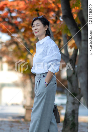 A middle-aged woman's lifestyle 121256860