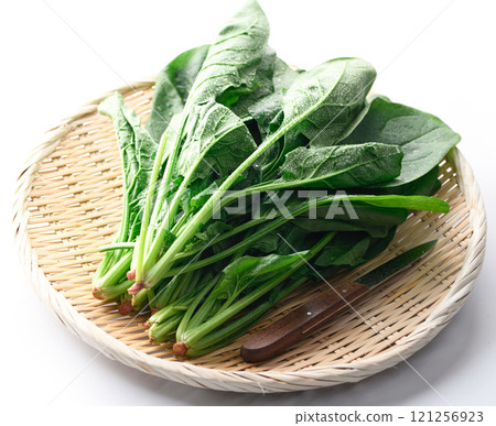 架子上的菠菜(白色背景) 架子上的菠菜(白色背景) 121256923