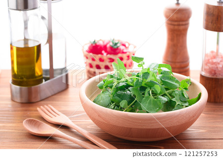Simple watercress salad Simple watercress salad 121257253