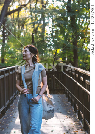 A middle-aged woman's lifestyle 121257401