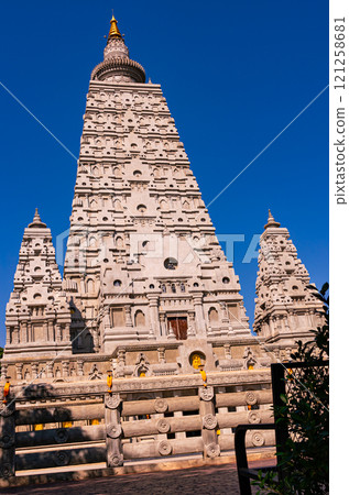 View of beautiful pagoda at Wat Chong Kham in Ngao District, Lampamg Province, Thailand. 121258681