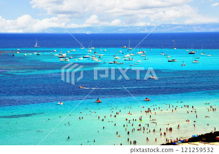 Views of the beach of La Pelosa Stintino de Sardinia Views of the beach of La Pelosa Stintino de Sardinia 121259532