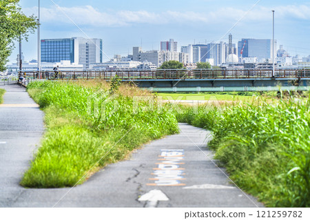 View of Kawasaki cityscape from the Tama River and Gas Bridge area [Kawasaki City, Kanagawa Prefecture] 121259782