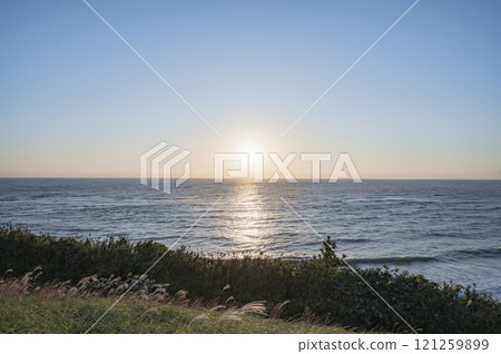 Ibaraki: Early morning sea (Hitachi City) 121259899