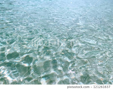 水面清澈美麗 121261637