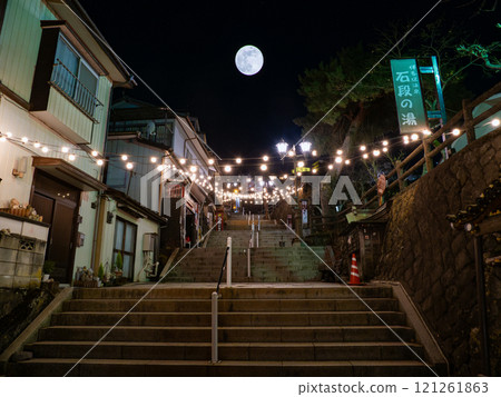 伊香保溫泉石階街夜景(多重曝光攝影) 伊香保溫泉石階街夜景(多重曝光攝影) 121261863