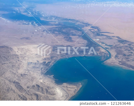 從杜拜-馬德里航班看到的蘇伊士運河 121263646