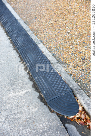 Step-eliminating plate or step-eliminating ramp 121263810