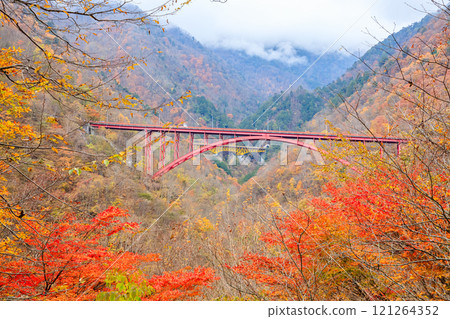 Mameyaki Bridge and Gansaka Bridge in autumn, Chichibu City, Saitama Prefecture 121264352