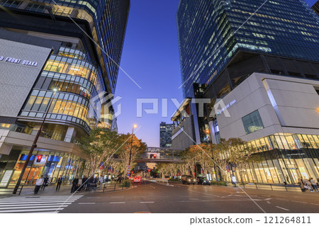 大阪梅田的夜景（大阪府大阪市北區梅田） 121264811