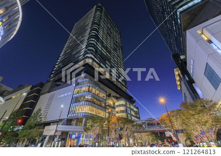 大阪梅田的夜景（大阪府大阪市北區梅田） 121264813