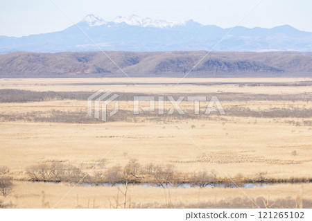 Scenery of the Kushiro Marsh and Mount Meakan in Hokkaido 121265102