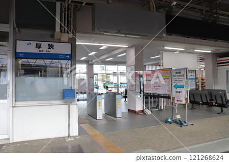 山口縣阿佐站新幹線檢票口 121268624