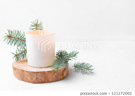 Scented candle in white glass and pine twigs 121272002