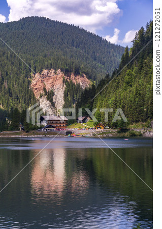 Beautiful nature on the shores of the Vorderer Gosausee lake near Gosau, Austria, sunny summer day 121272051