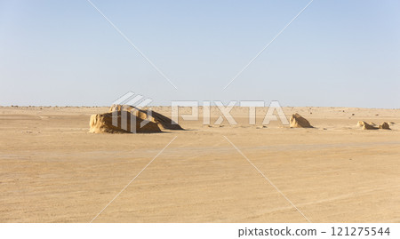 hot day in the Sahara desert 121275544