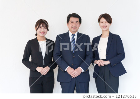 穿西裝的商人 121276513