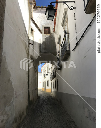 Arched architecture in Portugal, narrow streets with arches 121276669