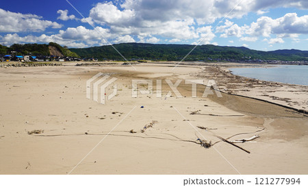 能登半島地震的受災狀況(石川縣輪島市海曾海岸附近的隆起沙灘) 能登半島地震的受災狀況(石川縣輪島市海曾海岸附近的隆起沙灘) 121277994