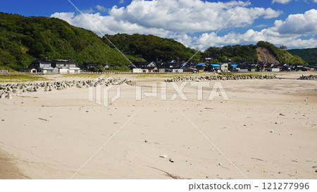 Damage caused by the Noto Peninsula earthquake (sand beach caused by uplift near Kaiso Beach in Wajima City, Ishikawa Prefecture) Damage caused by the Noto Peninsula earthquake (sand beach caused by uplift near Kaiso Beach in Wajima City, Ishikawa Prefecture) 121277996