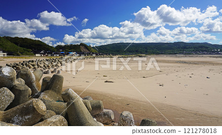 Damage caused by the Noto Peninsula earthquake (sand beach caused by uplift near Kaiso Beach in Wajima City, Ishikawa Prefecture) Damage caused by the Noto Peninsula earthquake (sand beach caused by uplift near Kaiso Beach in Wajima City, Ishikawa Prefecture) 121278018