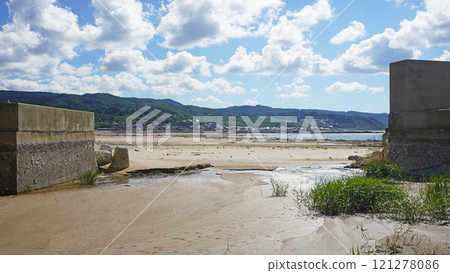 Damage caused by the Noto Peninsula earthquake (State of the port caused by uplift near Kaiso Beach in Wajima City, Ishikawa Prefecture) 121278086
