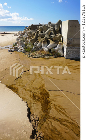 Damage caused by the Noto Peninsula earthquake (State of the port caused by uplift near Kaiso Beach in Wajima City, Ishikawa Prefecture) Damage caused by the Noto Peninsula earthquake (State of the port caused by uplift near Kaiso Beach in Wajima City, Ishikawa Prefecture) 121278118
