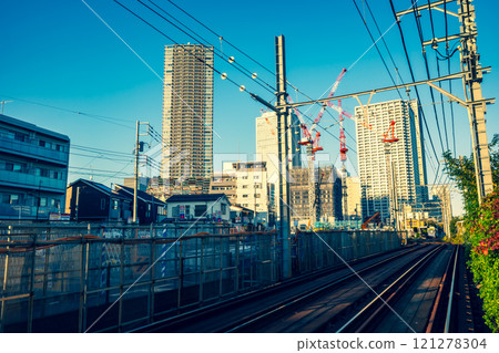 東京都電雜司谷地區在建和公寓建築起重機 2024.11 C-3 強調暖色和冷色 東京都電雜司谷地區在建和公寓建築起重機 2024.11 C-3 強調暖色和冷色 121278304