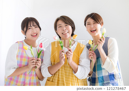 Images of a play day and a fun nursery school Older and younger teachers Images of a play day and a fun nursery school Older and younger teachers 121278467