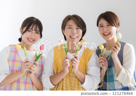 Images of a play day and a fun nursery school Older and younger teachers Images of a play day and a fun nursery school Older and younger teachers 121278468