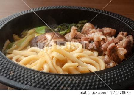 Beef suki udon 121278674