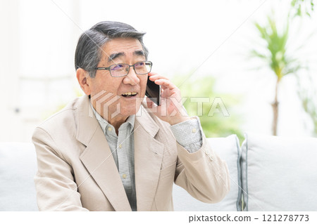 淺談智能手機的老人 121278773