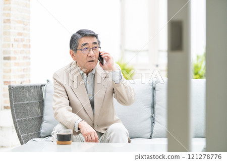 淺談智能手機的老人 121278776