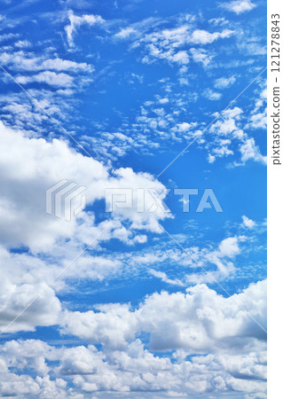 夏天藍天和雲彩 121278843