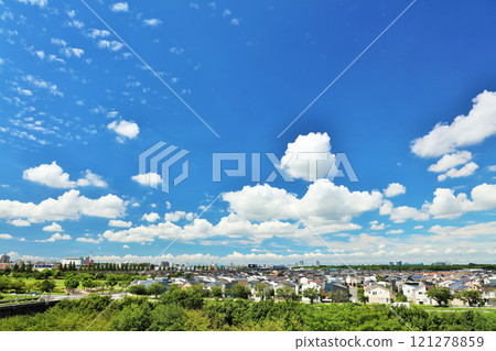 Blue sky and city scenery 121278859