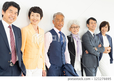 資深商人和職業女性 121278895