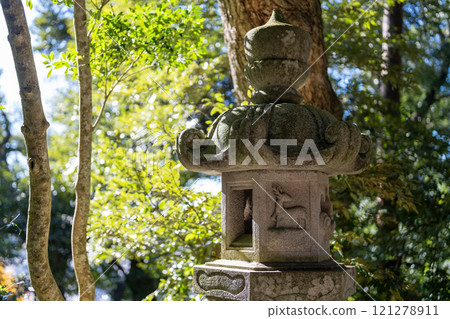 鹿雕石燈籠 成田山新勝寺 121278911