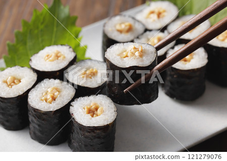 Natto roll 121279076