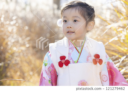 3 year old girl in kimono 121279462