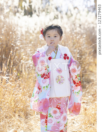 3 year old girl in kimono 121279463