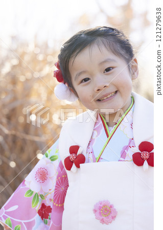 3 year old girl in kimono 121279638