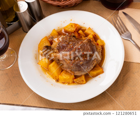 Fried pork in red wine with potatoes and stewed vegetables 121280651
